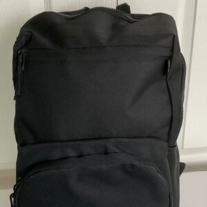VOLCOM FULL-SIZED BACKPACK~BRAND NEW WITH TAGS!